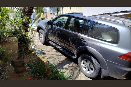 Casa à venda com 220m², 3 quartos e 2 vagas