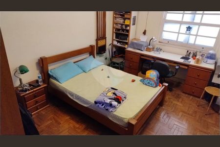 Casa à venda com 220m², 3 quartos e 2 vagas