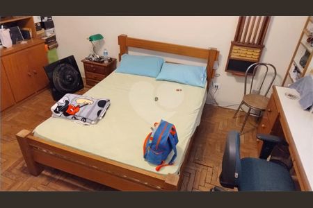 Casa à venda com 220m², 3 quartos e 2 vagas