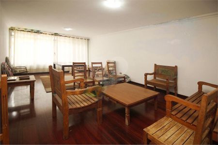 Casa à venda com 168m², 3 quartos e 2 vagas