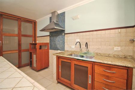 Casa à venda com 168m², 3 quartos e 2 vagas