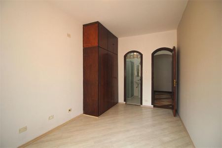 Casa à venda com 168m², 3 quartos e 2 vagas