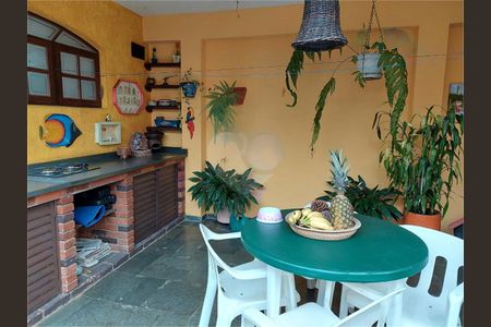 Casa à venda com 143m², 3 quartos e 2 vagas