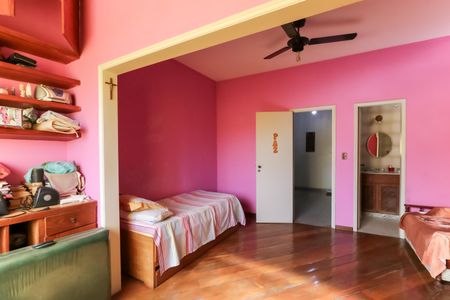 Casa à venda com 330m², 3 quartos e 5 vagas Casa à venda com 330m², 3 quartos e 5 vagasQuarto 2 - Suíte