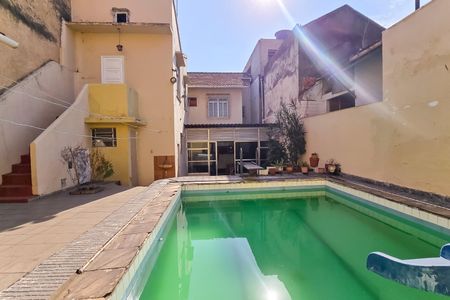 Casa à venda com 330m², 3 quartos e 5 vagas Casa à venda com 330m², 3 quartos e 5 vagasPiscina