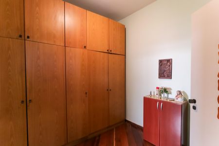 Casa à venda com 330m², 3 quartos e 5 vagas Casa à venda com 330m², 3 quartos e 5 vagasCloset da suíte 3