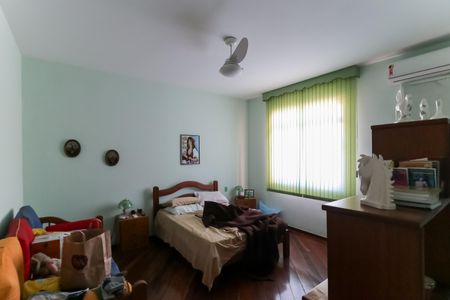 Casa à venda com 330m², 3 quartos e 5 vagas Casa à venda com 330m², 3 quartos e 5 vagasQuarto 3 - Suíte