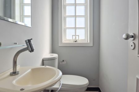 Casa à venda com 546m², 4 quartos e 12 vagas Casa à venda com 546m², 4 quartos e 12 vagasLavabo da Sala