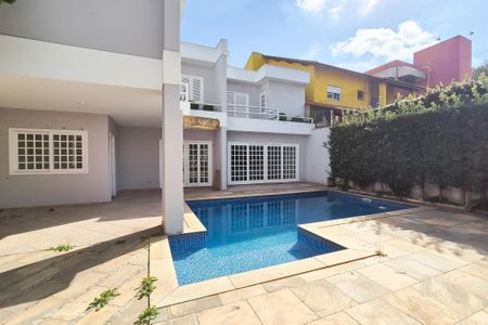 Casa à venda com 546m², 4 quartos e 12 vagas Casa à venda com 546m², 4 quartos e 12 vagasQuintal