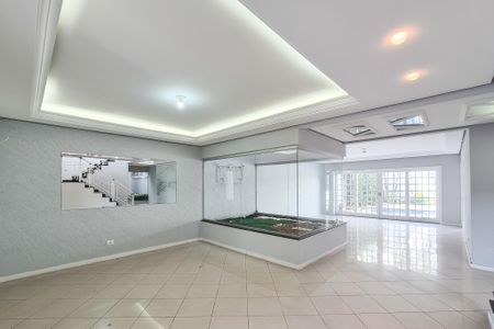 Casa à venda com 546m², 4 quartos e 12 vagas Casa à venda com 546m², 4 quartos e 12 vagasSala