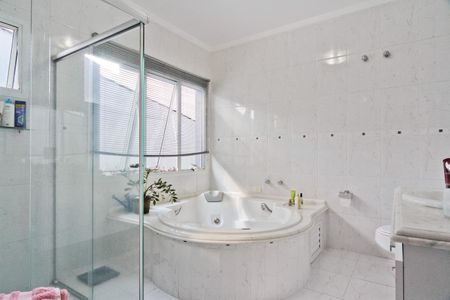 Casa à venda com 320m², 4 quartos e 6 vagasBanheiro da Suíte 4