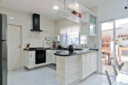 Casa à venda com 320m², 4 quartos e 6 vagasCozinha