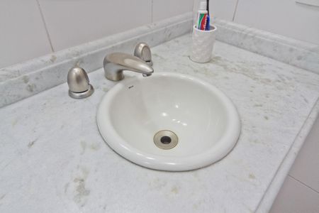 Casa à venda com 320m², 4 quartos e 6 vagasBanheiro da Suíte 2