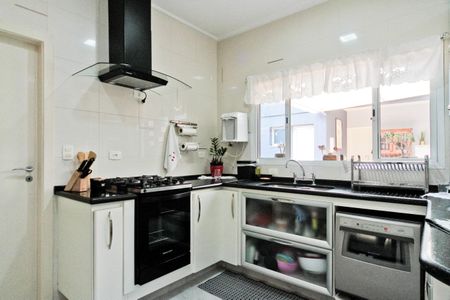 Casa à venda com 320m², 4 quartos e 6 vagasCozinha