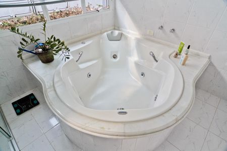 Casa à venda com 320m², 4 quartos e 6 vagasBanheiro da Suíte 4