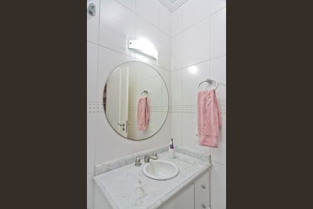 Casa à venda com 320m², 4 quartos e 6 vagasBanheiro da Suíte 2