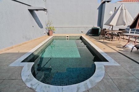 Casa à venda com 320m², 4 quartos e 6 vagasÁrea Externa