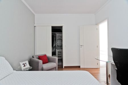 Casa à venda com 320m², 4 quartos e 6 vagasSuíte 2