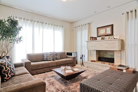 Casa à venda com 320m², 4 quartos e 6 vagasSala