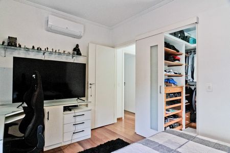 Casa à venda com 320m², 4 quartos e 6 vagasSuíte