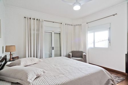 Casa à venda com 320m², 4 quartos e 6 vagasSuíte 4
