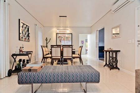 Casa à venda com 320m², 4 quartos e 6 vagasSala