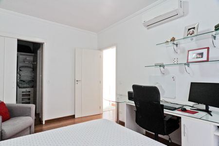 Casa à venda com 320m², 4 quartos e 6 vagasSuíte 2