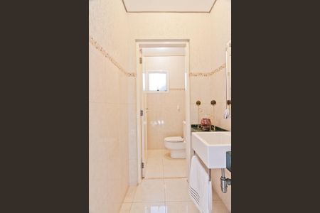 Casa à venda com 320m², 4 quartos e 6 vagasLavabo