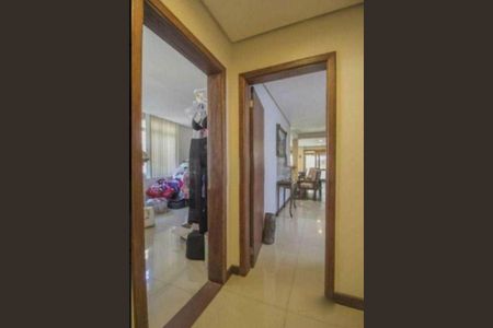 Casa à venda com 397m², 3 quartos e 8 vagasCorredor