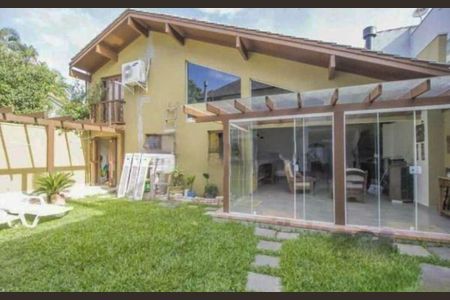 Casa à venda com 397m², 3 quartos e 8 vagasQuintal