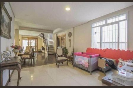 Casa à venda com 397m², 3 quartos e 8 vagasSala