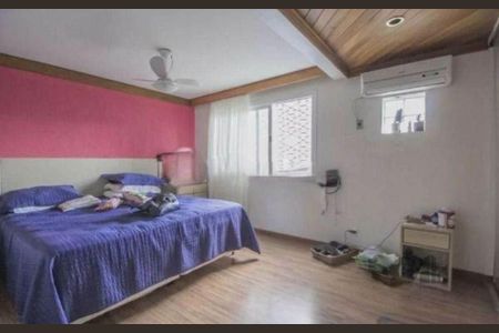 Casa à venda com 397m², 3 quartos e 8 vagasSuite