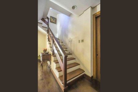 Casa à venda com 397m², 3 quartos e 8 vagasEscada