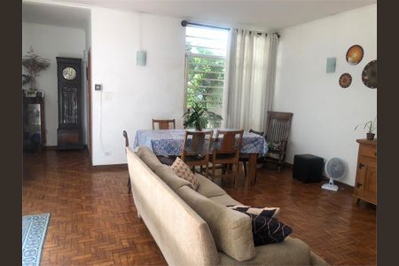 Casa à venda com 210m², 3 quartos e 2 vagas