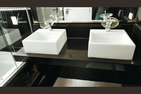 Apartamento para alugar com 537m², 4 quartos e 5 vagasBanheiro da Suíte