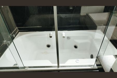 Apartamento para alugar com 537m², 4 quartos e 5 vagasBanheiro da Suíte