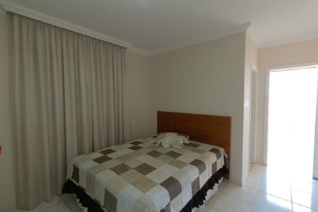 Casa à venda com 174m², 3 quartos e 3 vagasSuíte