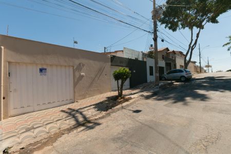 Casa à venda com 174m², 3 quartos e 3 vagasFachada