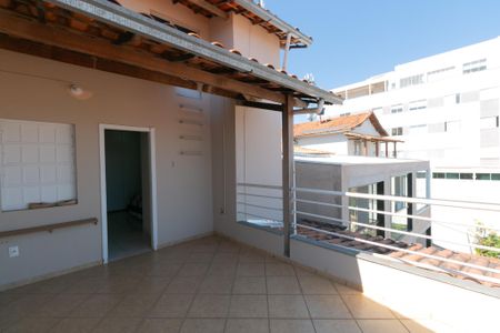 Casa à venda com 174m², 3 quartos e 3 vagasVaranda Suíte