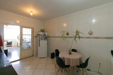 Casa à venda com 174m², 3 quartos e 3 vagasCozinha