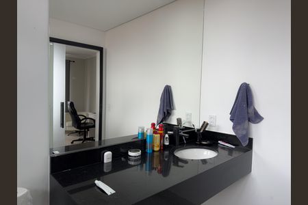 Casa à venda com 550m², 4 quartos e 5 vagasBanheiro da Suíte 2