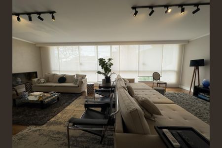 Casa à venda com 550m², 4 quartos e 5 vagasSala