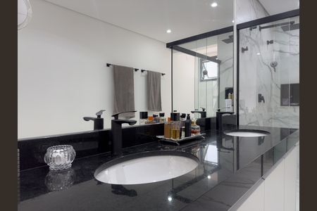 Casa à venda com 550m², 4 quartos e 5 vagasBanheiro da Suíte 4