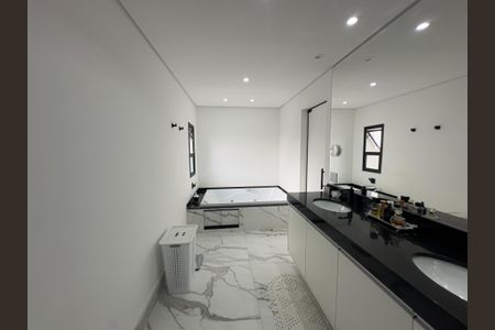 Casa à venda com 550m², 4 quartos e 5 vagasBanheiro da Suíte 4