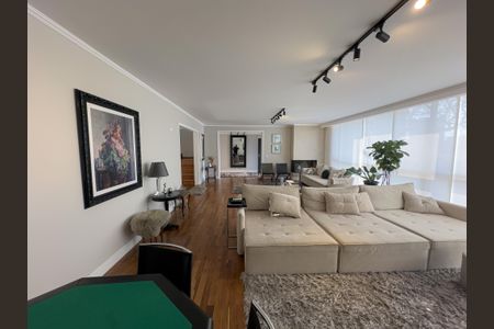 Casa à venda com 550m², 4 quartos e 5 vagasSala