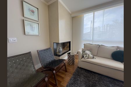 Casa à venda com 550m², 4 quartos e 5 vagasSala