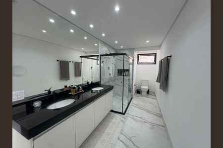 Casa à venda com 550m², 4 quartos e 5 vagasBanheiro da Suíte 4