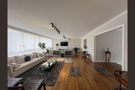 Casa à venda com 550m², 4 quartos e 5 vagasSala