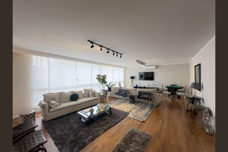 Casa à venda com 550m², 4 quartos e 5 vagasSala