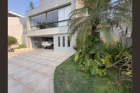 Casa à venda com 550m², 4 quartos e 5 vagasFachada